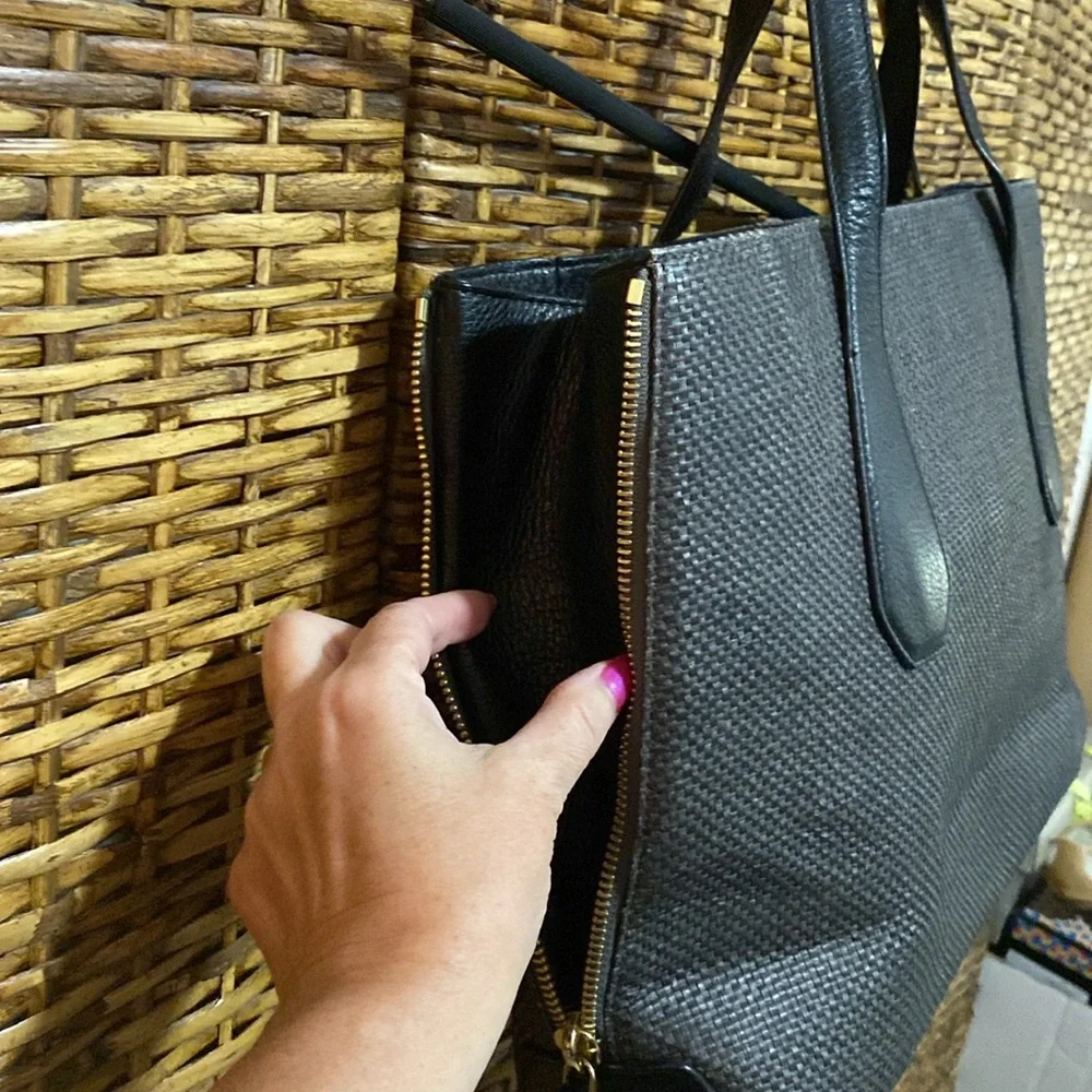 Vintage Henri Bendel black woven gold hardware tassels expandable tote bag - Picture 3 of 16